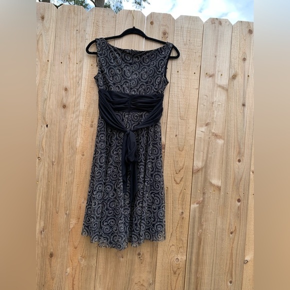 London Times Side Tie Moc Wrap Jersey Dress Women's Size 6 Petite Black Swirl - Picture 6 of 6